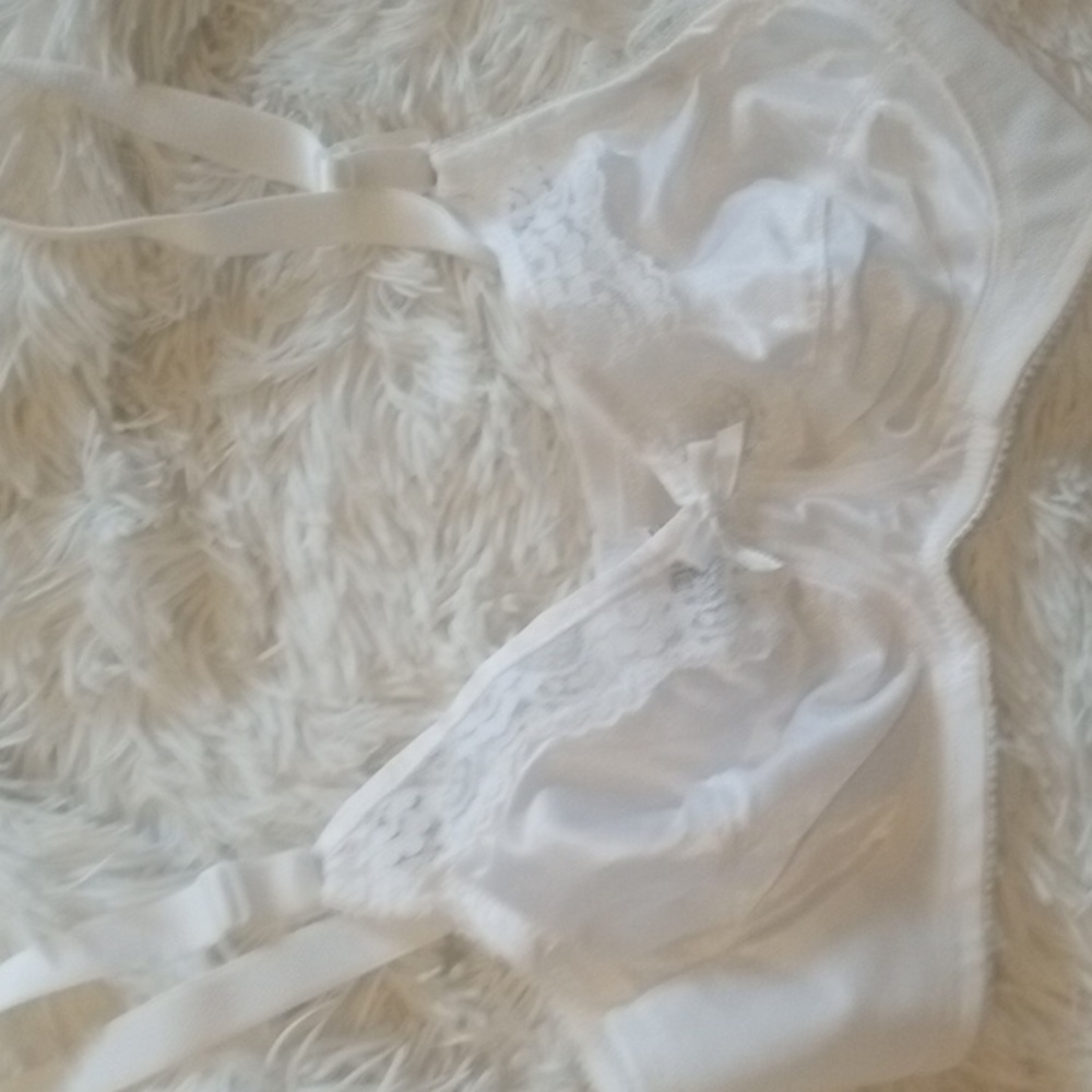 NWOT Natural Wear White Lace Bra with Adjustable Straps
